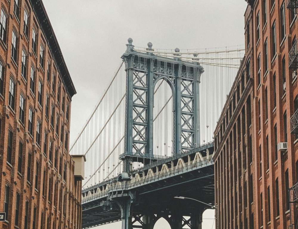 A view of the Manhattan bridge from a city street.