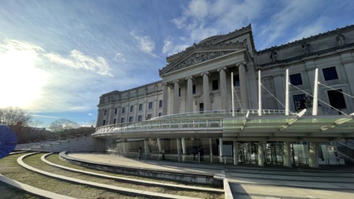 A building with columns and steps in front of it.